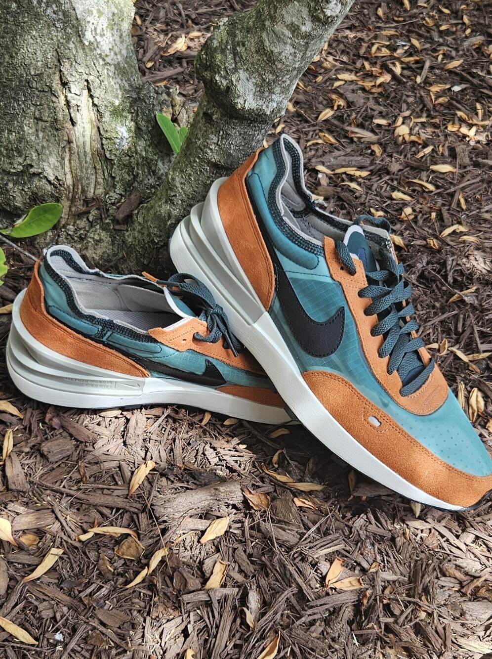 Nike Men's Teal and Orange Low-Top Sneaker with Black Swoosh - Picture 1 of 10